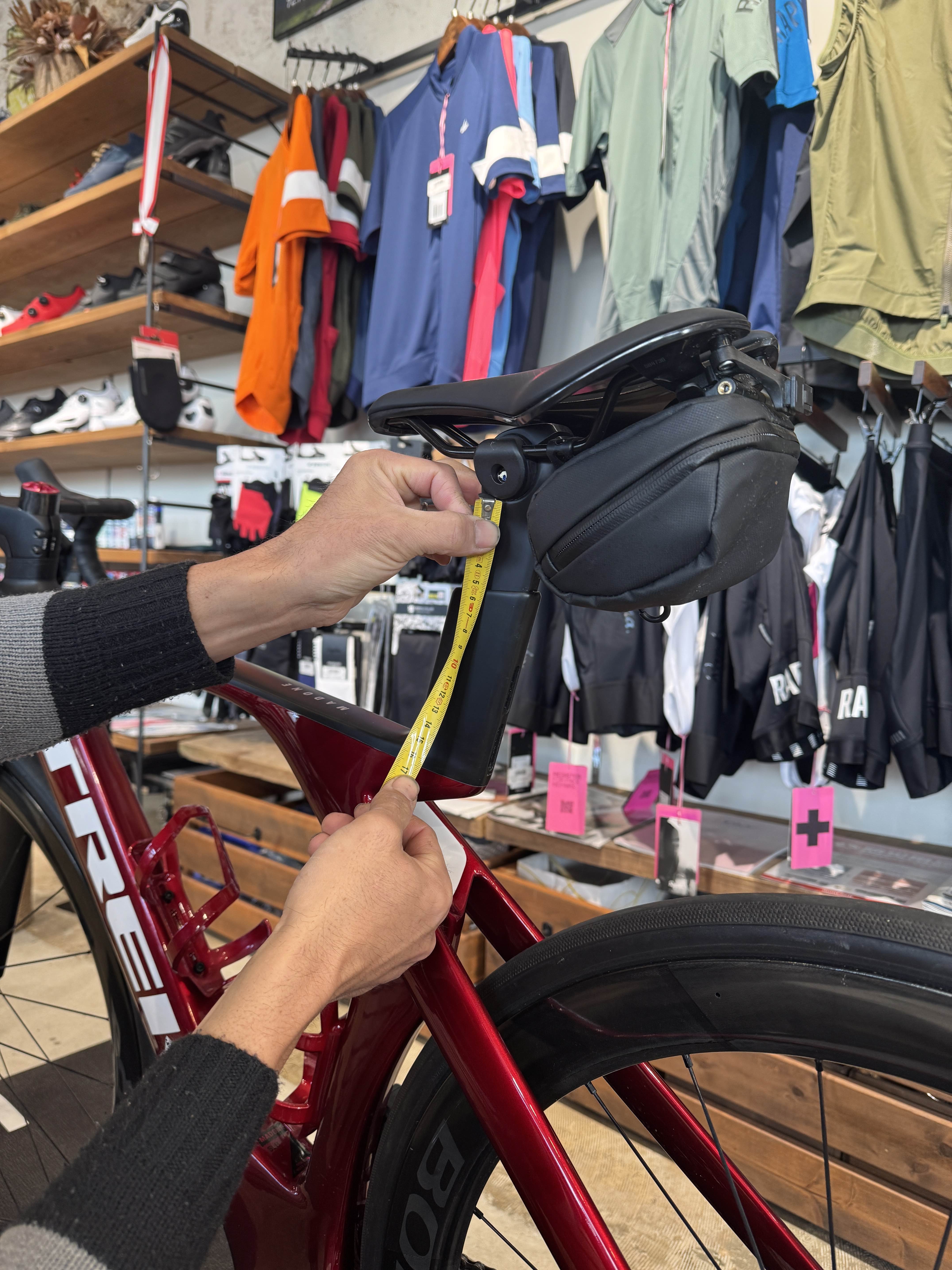 サドルからペダルまでの距離を測定